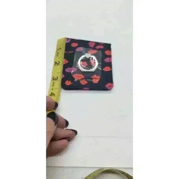 BETSEY JOHNSON STICK ON PHONE RING STAND WALLET CARD HOLDER NWOT LIPS - Picture 7 of 7